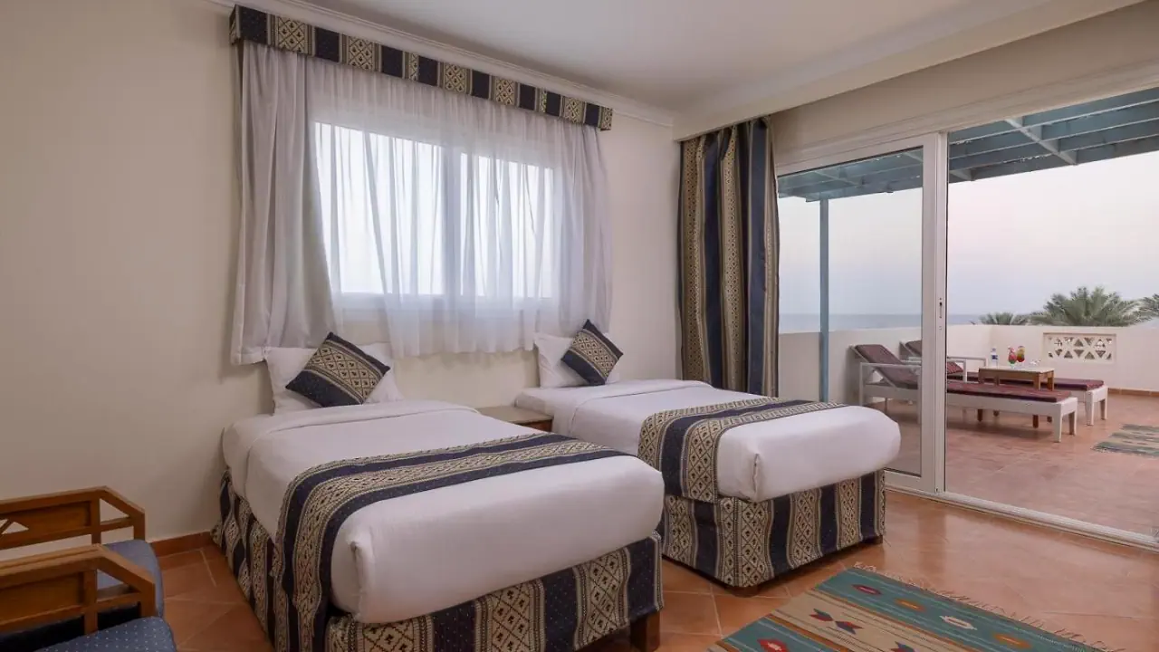 الفندق بليس ندى بيتش ريزورت - مرسى علم